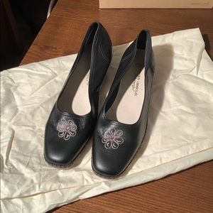 Andre Assous Featherweight shoes